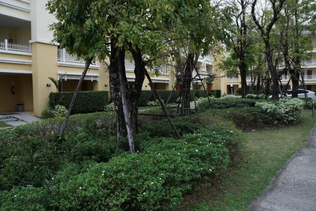 The One Residence Hotel Bangkok Bagian luar foto