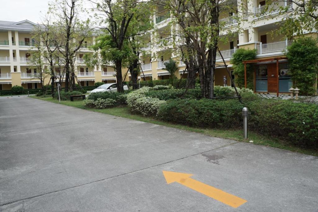 The One Residence Hotel Bangkok Bagian luar foto