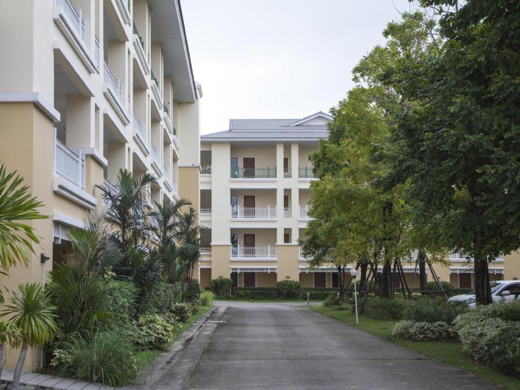 The One Residence Hotel Bangkok Bagian luar foto