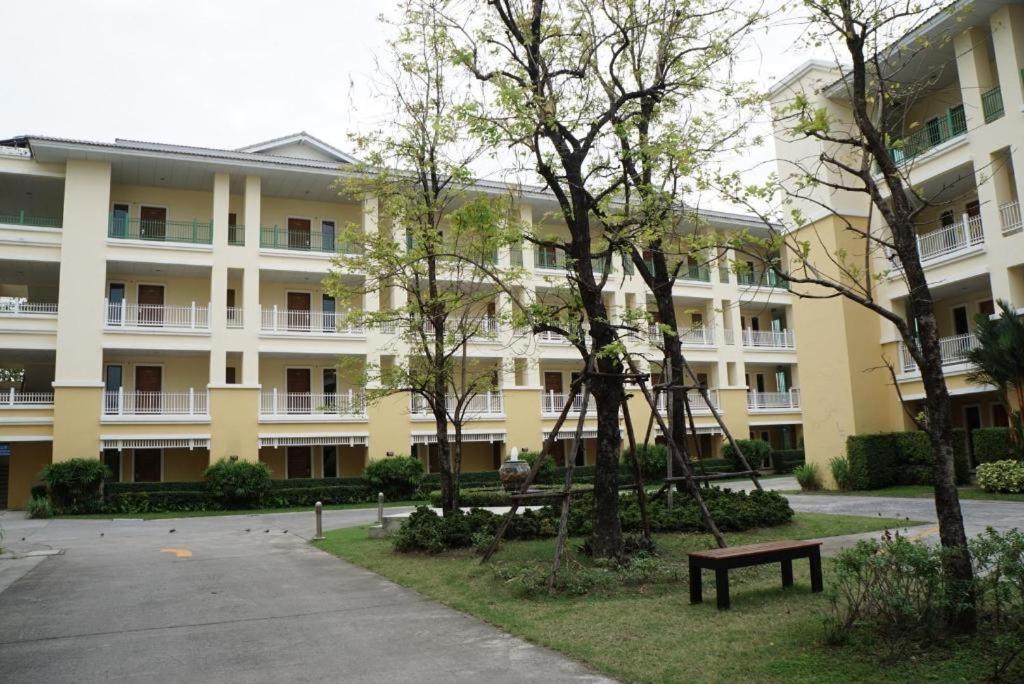The One Residence Hotel Bangkok Bagian luar foto