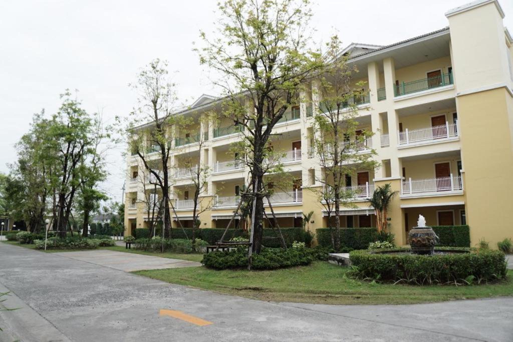 The One Residence Hotel Bangkok Bagian luar foto
