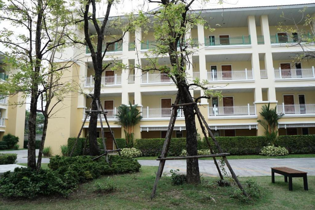 The One Residence Hotel Bangkok Bagian luar foto
