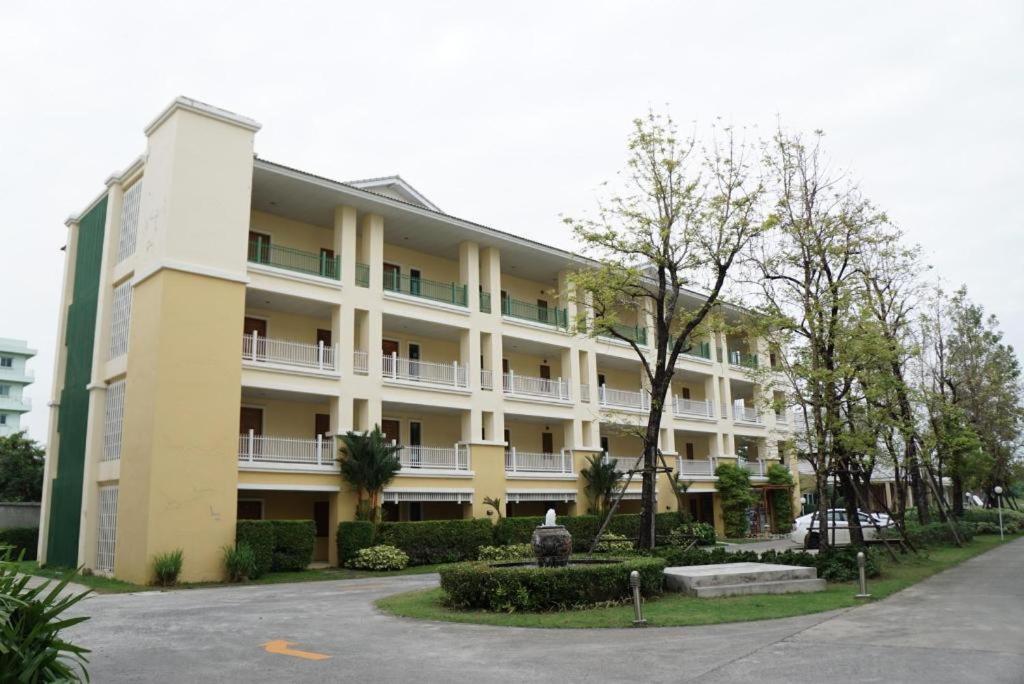 The One Residence Hotel Bangkok Bagian luar foto