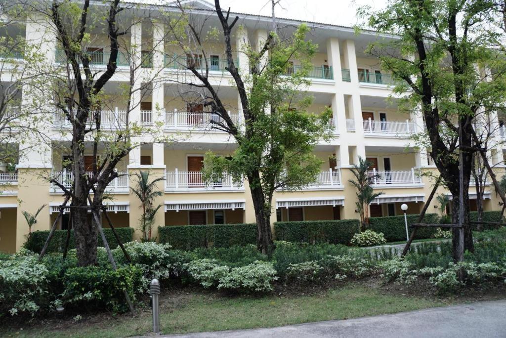 The One Residence Hotel Bangkok Bagian luar foto