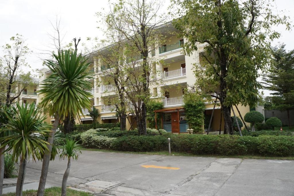 The One Residence Hotel Bangkok Bagian luar foto