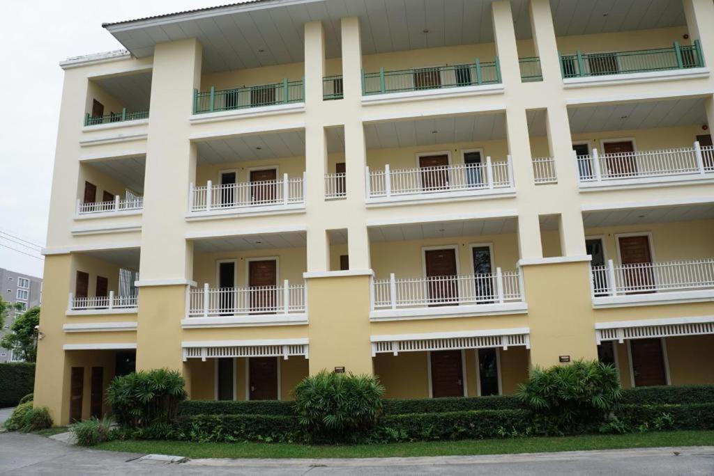 The One Residence Hotel Bangkok Bagian luar foto