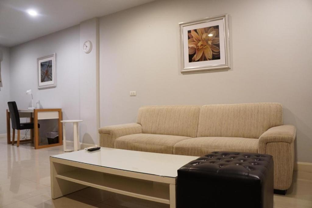 The One Residence Hotel Bangkok Bagian luar foto